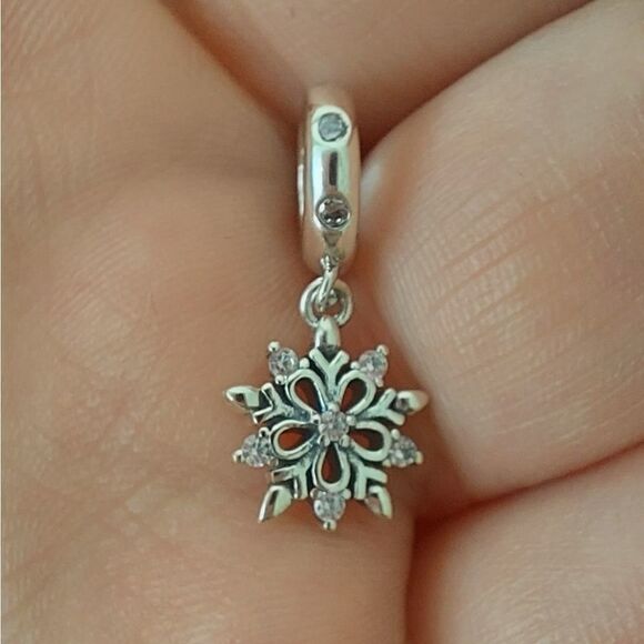925 Sterling Silver Snowflake Charm - Picture 4 of 9